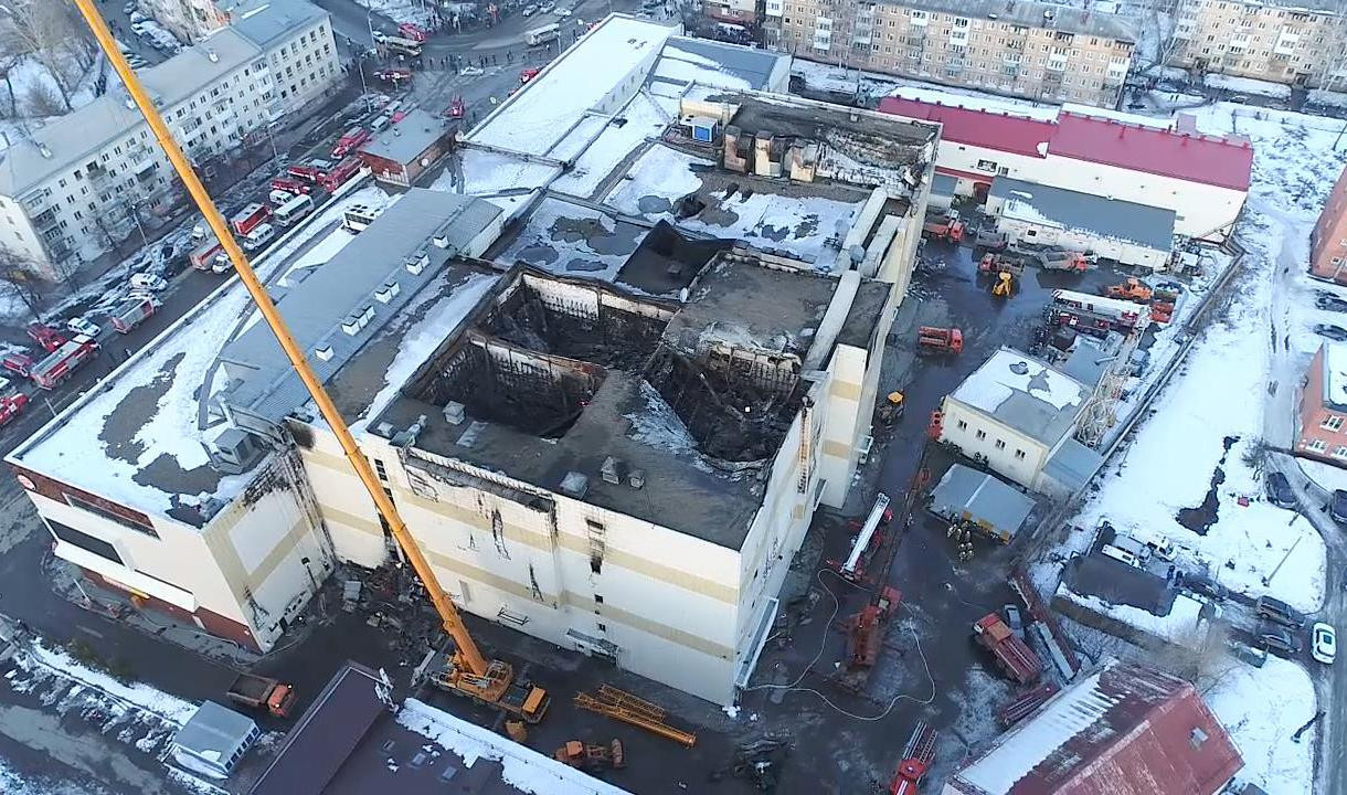Опубликовано видео эвакуации при пожаре в кемеровском ТЦ