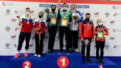 Петербуржцы Езех и Карасиков стали чемпионами России по керлингу