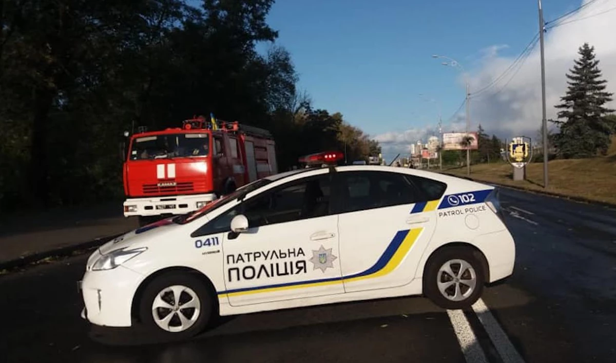 В Киеве мужчина угрожает взорвать мост Метро - tvspb.ru