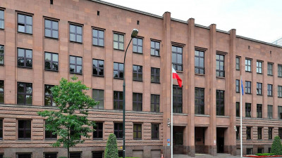 Захарова прокомментировала отказ Польши пригласить Россию на годовщину начала войны