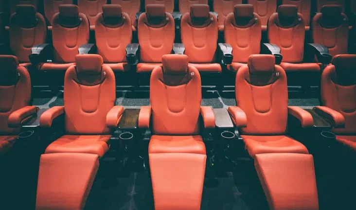 Роспотребнадзор рекомендовал отменить нормы заполняемости кинотеатров и ресторанов - tvspb.ru