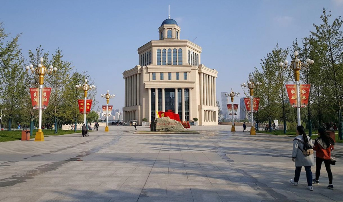 В СПбГУ откроется выставка фотографий в поддержку китайского города Ухань - tvspb.ru
