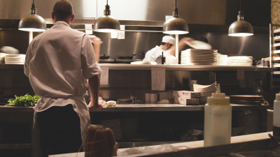 Правительство России поддержит предприятия в сфере общепита и услуг