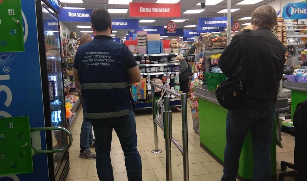 Сотрудники ККИ выявили 12 магазинов в Петербурге, где торгуют непродовольственными товарами - tvspb.ru