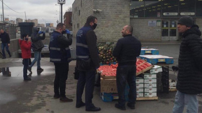 Сотрудники ККИ пресекли незаконную уличную торговлю в шести районах Петербурга