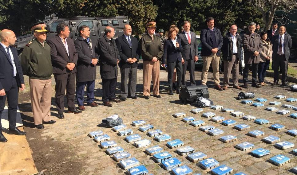 В Аргентине сожгли найденный в российском посольстве кокаин