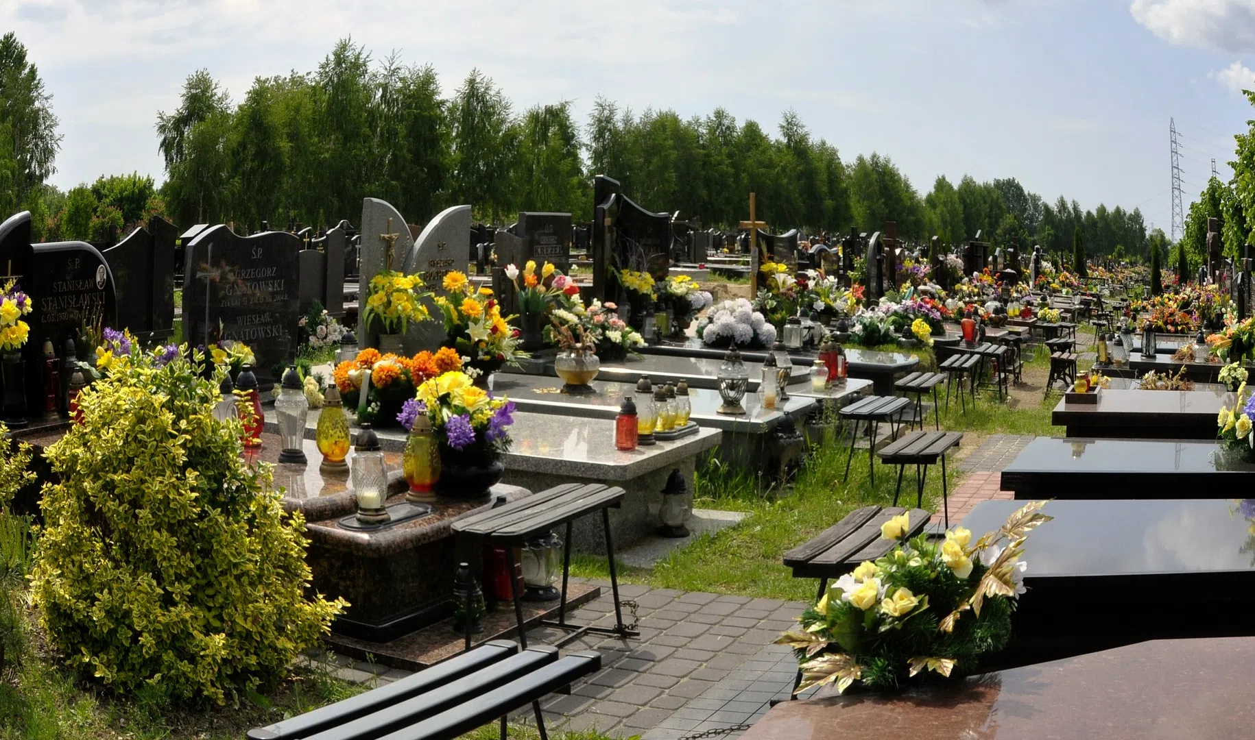 Можно ли на кладбище в день рождения. Троица Северное кладбище. Современное кладбище. Красивое кладбище. Красивое русское кладбище.