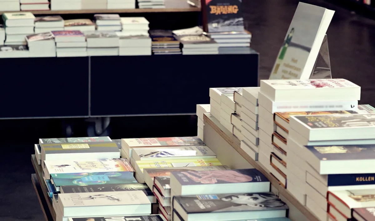 Во время нерабочих дней в Петербурге будут работать книжные и цветочные магазины - tvspb.ru