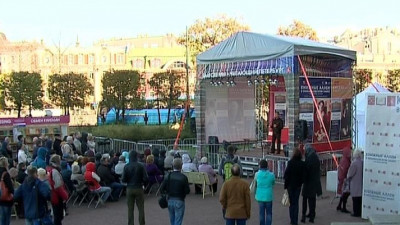 В Петербурге пройдут рождественские «Книжные аллеи»