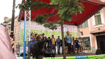 Открытый кинотеатр, игротека, лекции: Книжные аллеи стартуют в Петербурге в пятницу