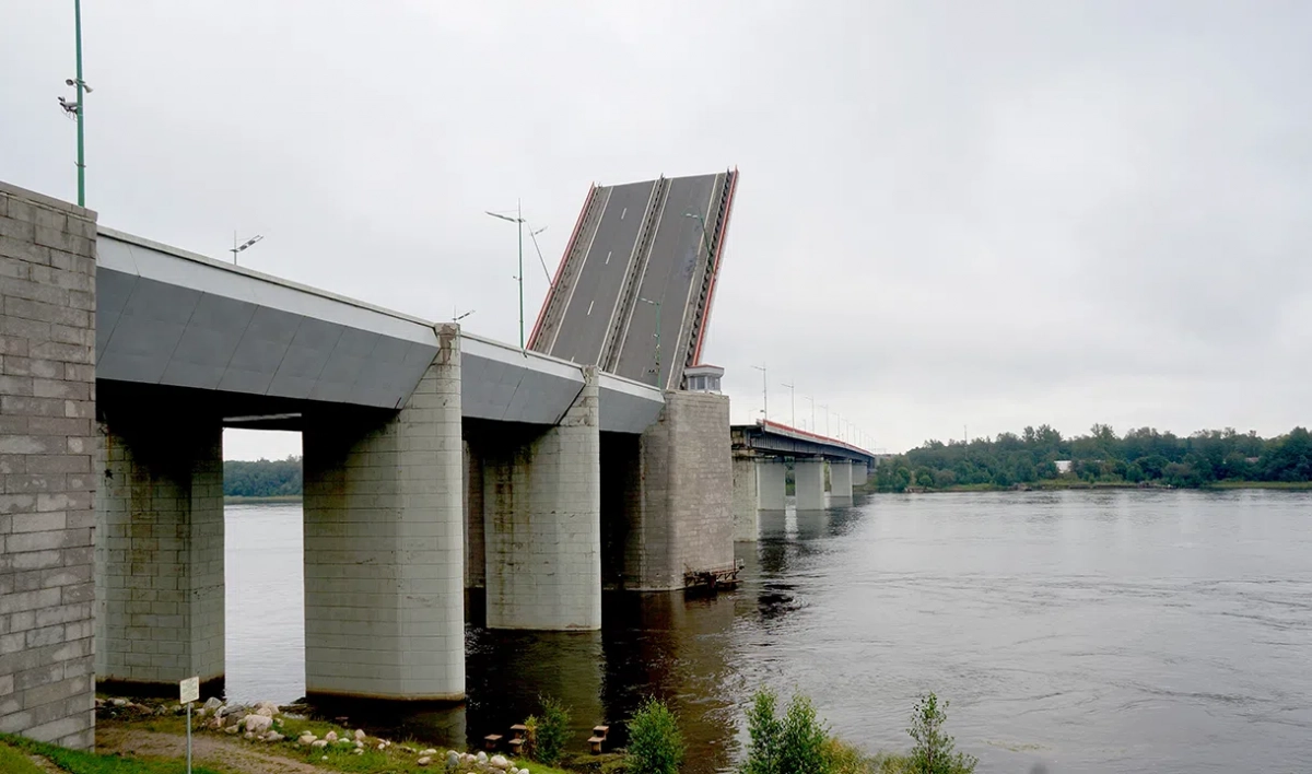 Ладожский мост разведут для пропуска теплохода «Павел Леонов» - tvspb.ru