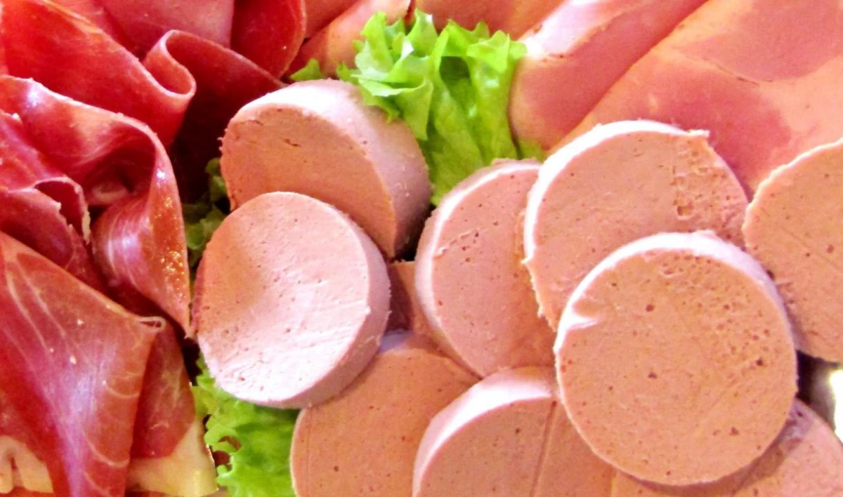 Мясопереработчики просят поднять цены на колбасу - tvspb.ru