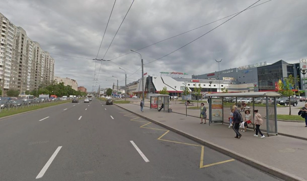 Мужчина избил и ограбил петербурженку на автобусной остановке - tvspb.ru