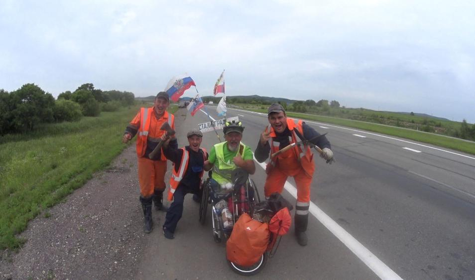 Путешественник-инвалид добрался из Петербурга до Владивостока на коляске