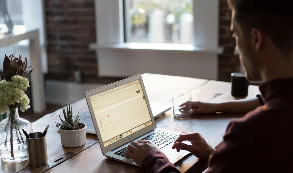 Петербуржцам рассказали о самых высокооплачиваемых вакансиях сентября - tvspb.ru