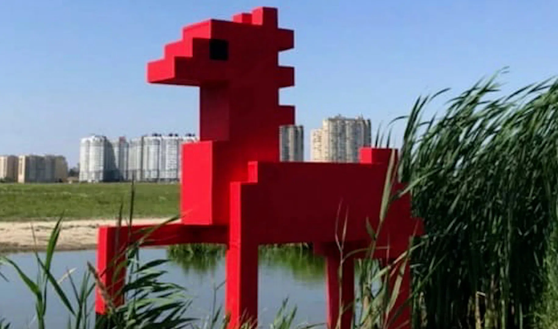 В городе Мурино появилась скульптура красного коня