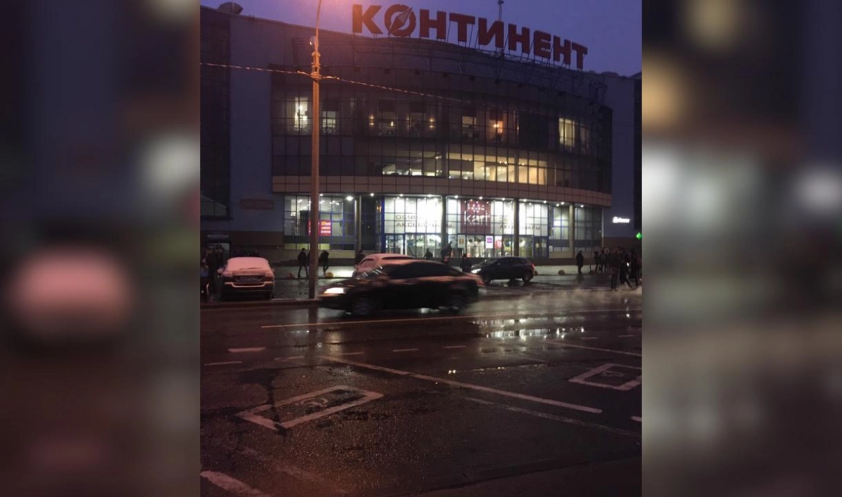 В Петербурге эвакуировали посетителей и персонал сразу нескольких торговых центров - tvspb.ru