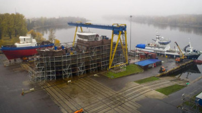 Завод «Пелла» приступил к швартовым испытаниям краболова «Русь»