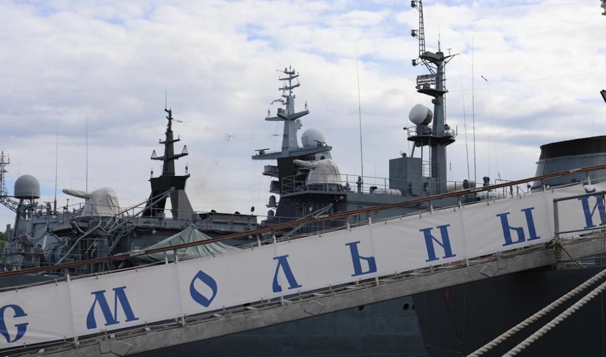 Учебный корабль «Смольный» завершил деловой заход в порт Салоники - tvspb.ru