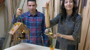 Анна Лесина научилась делать кормушки для птиц