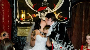 Николай Корнеев побывал на пиратской свадьбе