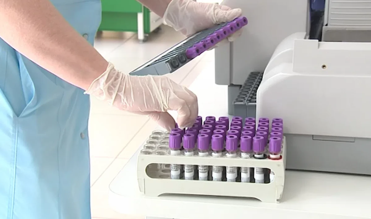 Штамм COVID-19 «омикрон» добрался до Петербурга - tvspb.ru