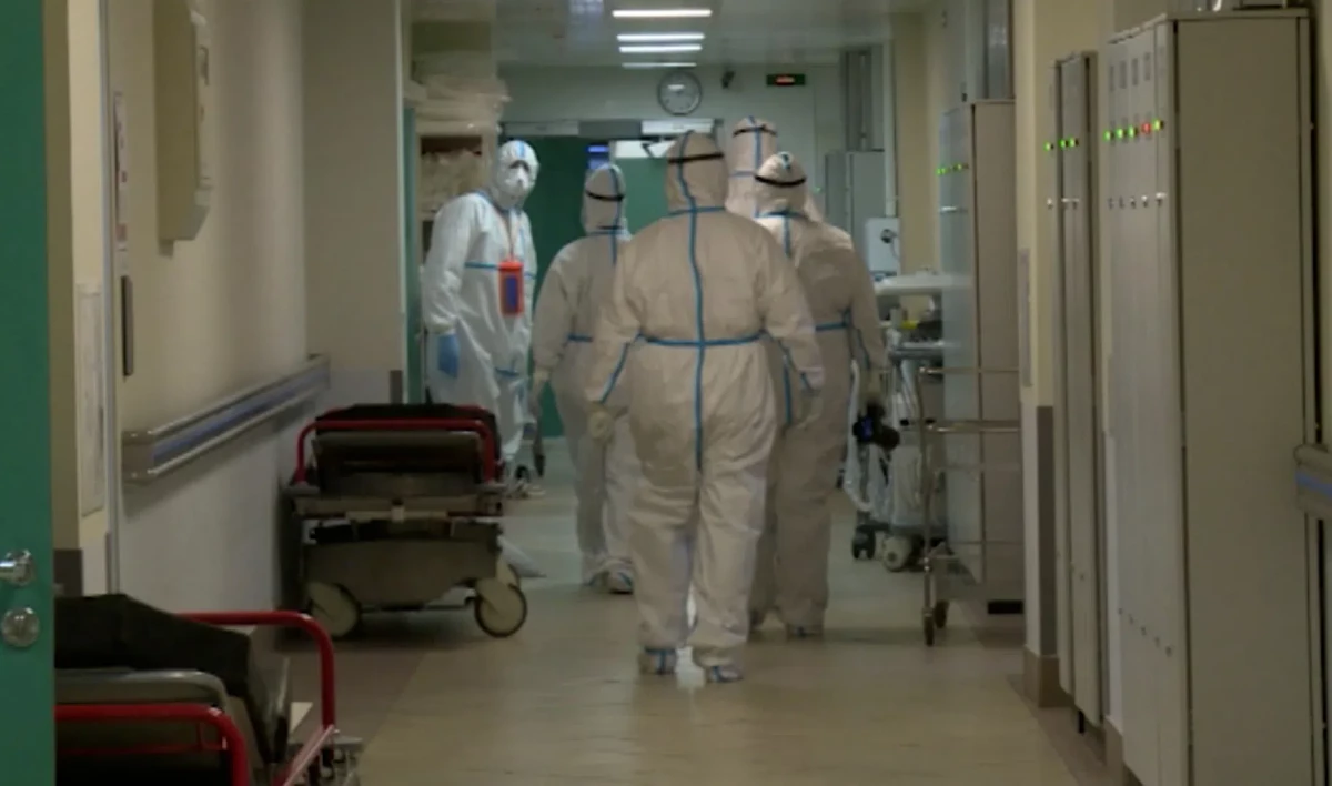 Более 15 тысяч медиков Петербурга, заболевших COVID на работе, получили выплаты от города - tvspb.ru