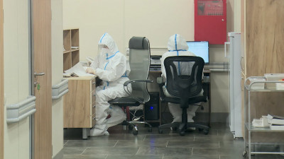 Еще 1 894 человека заразились коронавирусом в Петербурге