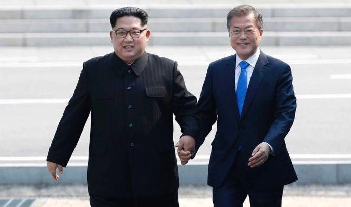 Историческая встреча: президент Южной Кореи впервые в истории ступил на территорию КНДР - tvspb.ru