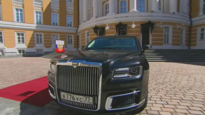 СМИ сравнили лимузины Путина и Трампа