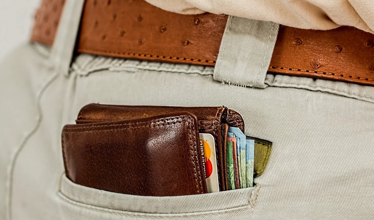 Аналитик рассказал, где надежнее всего хранить сбережения - tvspb.ru