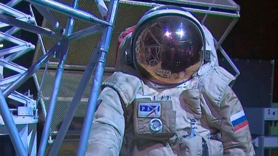 Скафандр, космический мотоцикл и борщ. На выставке в Петербурге расскажут о законах Земли и других планет