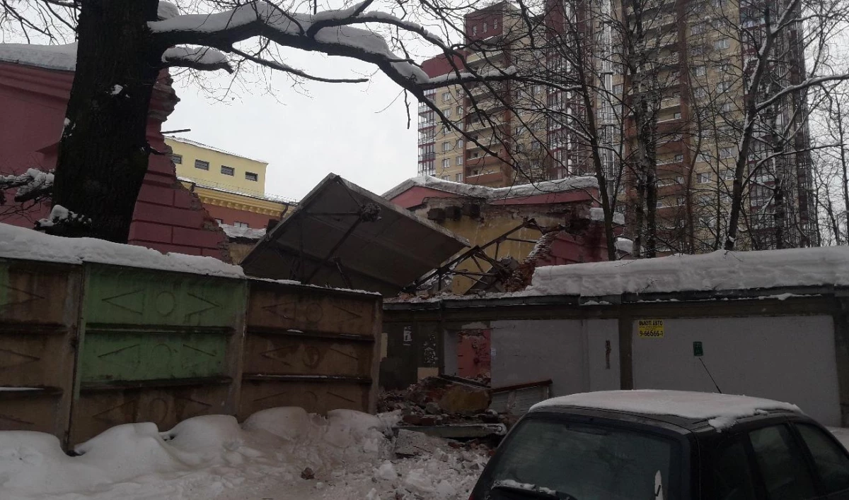 МЧС: При обрушении здания на Ярославском проспекте никто не пострадал - tvspb.ru