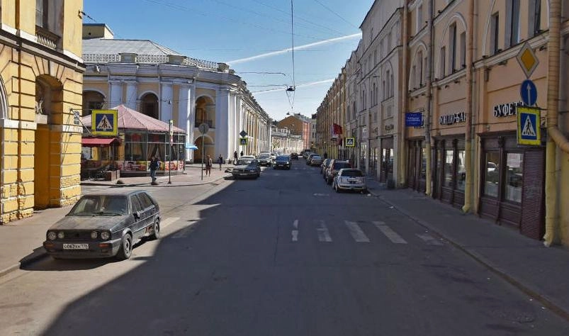 Думская и часть улицы Ломоносова стали пешеходными по выходным и праздникам - tvspb.ru