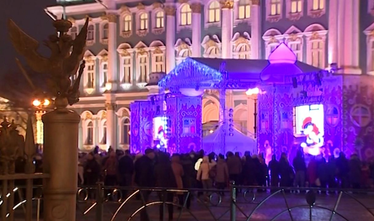 На Дворцовую площадь после двухлетнего перерыва вернется празднование Нового года - tvspb.ru