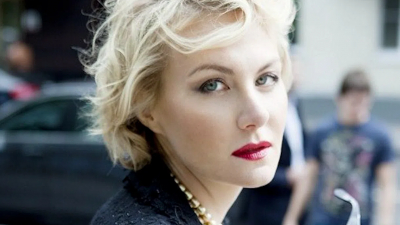 Рената Литвинова извинилась перед петербуржцами за отмененные спектакли