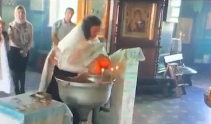 Гатчинская епархия назвала конфликт с инцидентом при крещении ребенка исчерпанным - tvspb.ru