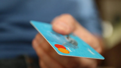 Россияне задолжали банкам по кредитным картам больше 1 трлн рублей