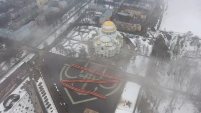 Пятисотметровую Георгиевскую ленту в форме буквы Z растянули на главной площади Кронштадта