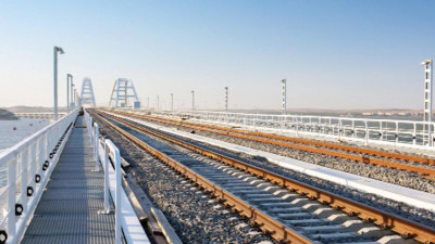 Путин открыл железнодорожную часть моста в Крым