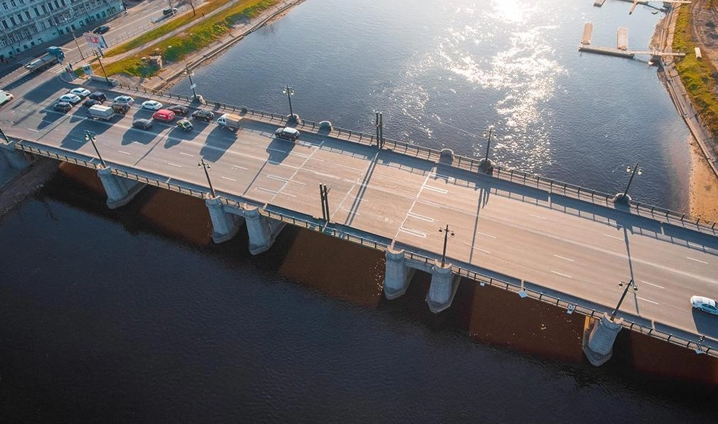 На Большом Крестовском мосту с понедельника начнется ремонт дорожного покрытия - tvspb.ru
