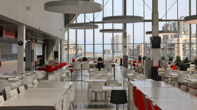 Тотальная вакцинация сотрудников может помочь фуд-кортам в ТЦ Петербурга вернуться к работе