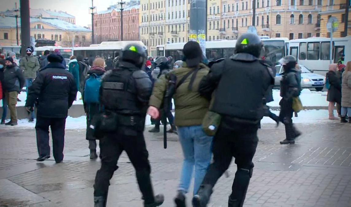 Более 350 человек арестовали в Петербурге за участие в несогласованных акциях - tvspb.ru