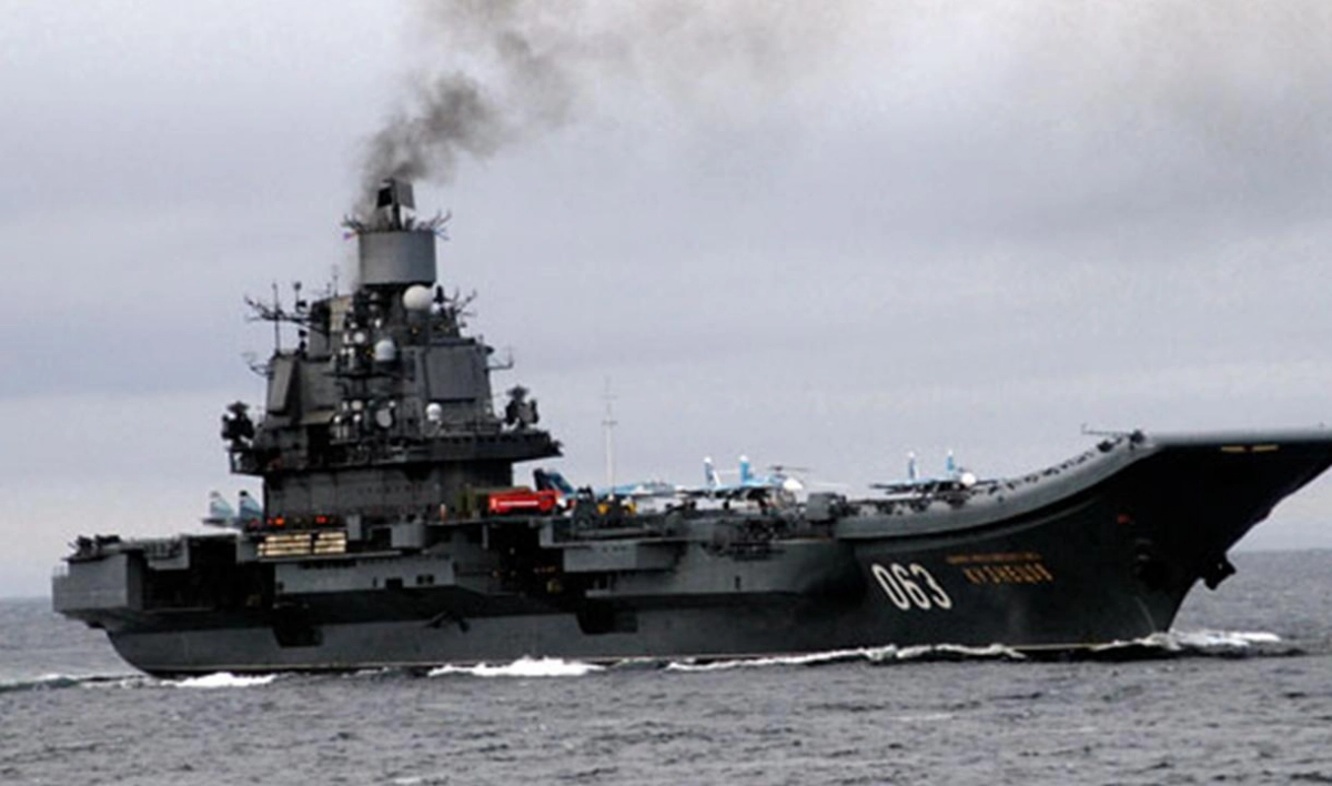 Пожар на крейсере «Адмирал Кузнецов» полностью потушен - tvspb.ru
