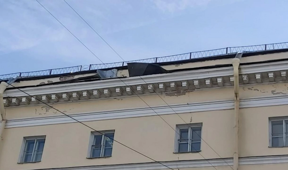 Ураган повредил крышу исторического здания РНБ - tvspb.ru