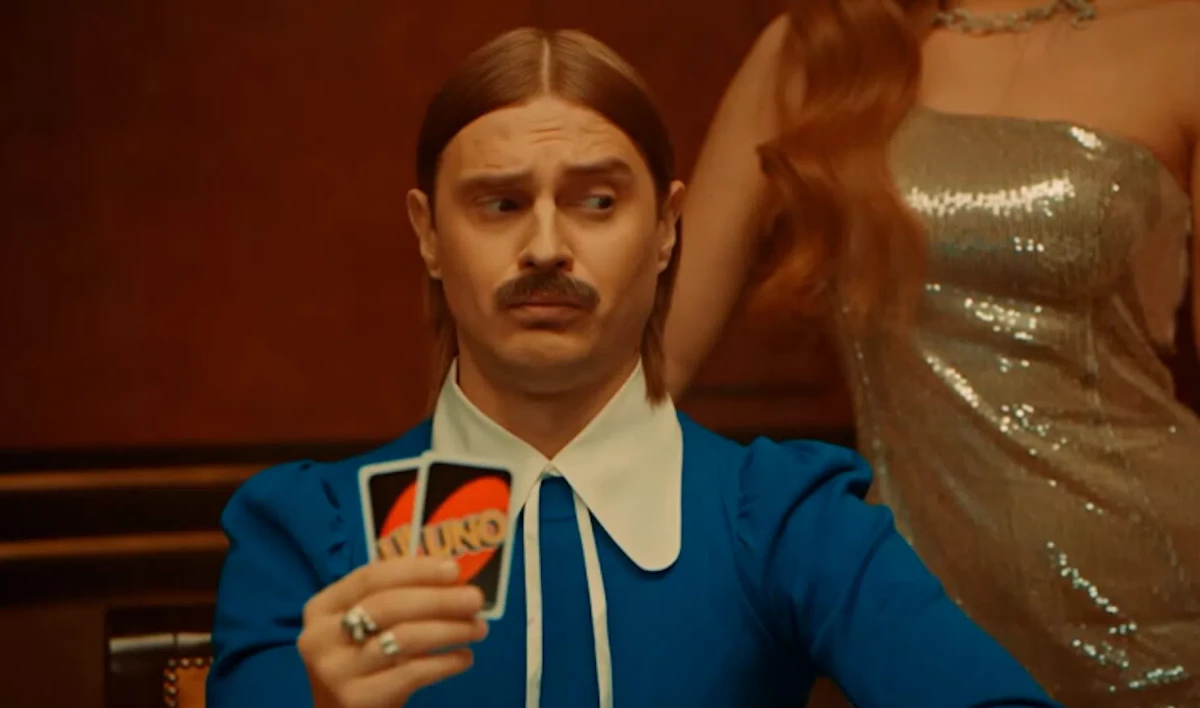 В новом клипе петербургской группы Little Big Прусикин поет с козлом - tvspb.ru