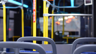 Транспорт, ТЦ, школы. Петербуржцам рассказали, где легче всего заразиться COVID-19