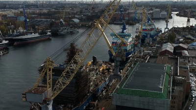 Незапланированная встреча: у Балтийского завода пришвартовались ледоколы «Арктика», «Урал» и «Сибирь»