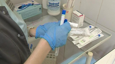 Главврач Боткинской больницы рассказал, какими препаратами лечат COVID-19 и его осложнения