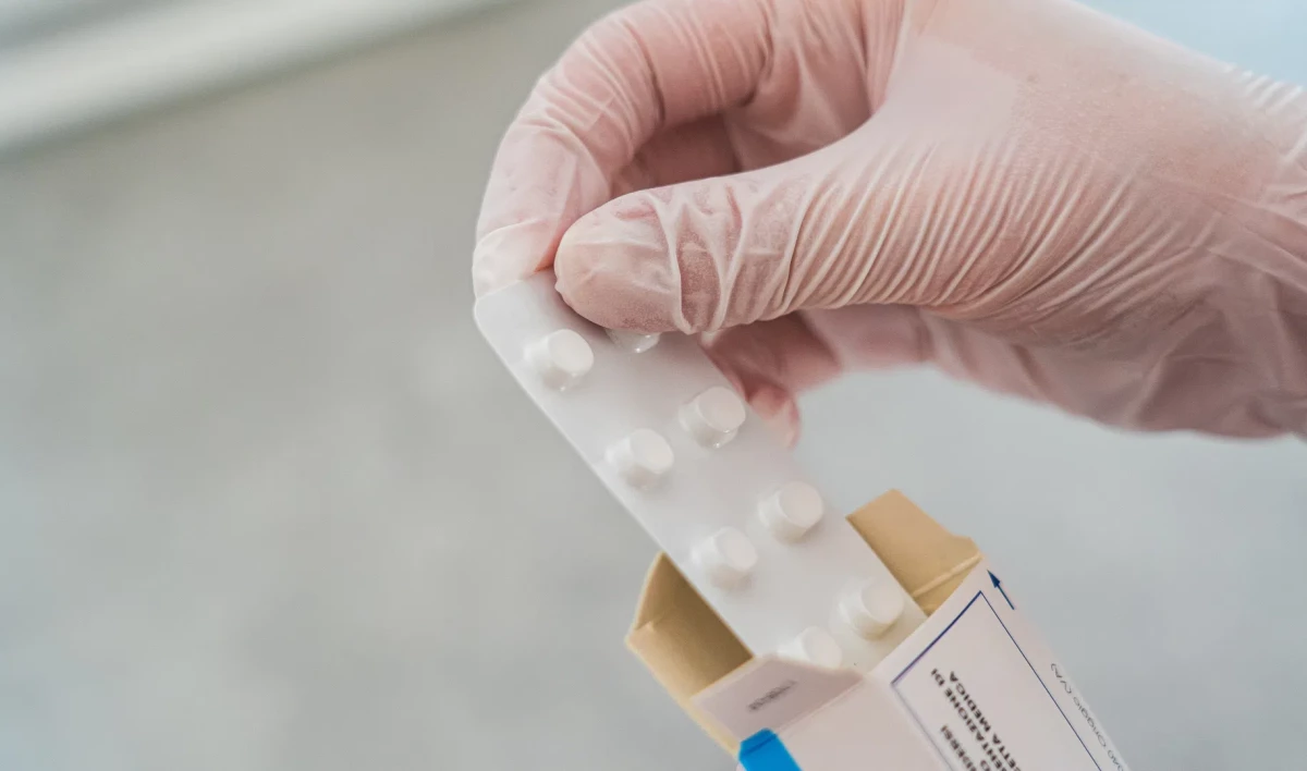 Врач предупредил об опасности приема антибиотиков во время COVID - tvspb.ru